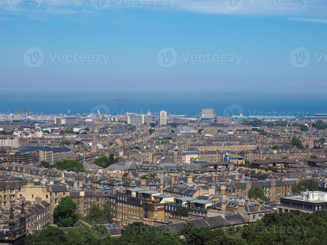 Luftaufnahme von Edinburgh vom Calton Hill foto