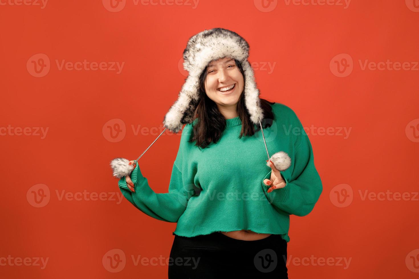 glückliche Plus Size positive Frau im Studio foto