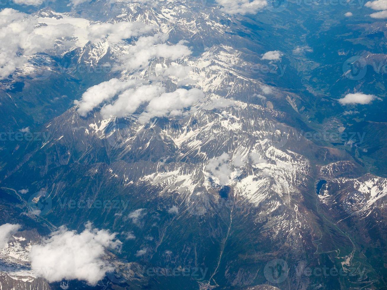 Luftaufnahme der Schweizer Alpen foto
