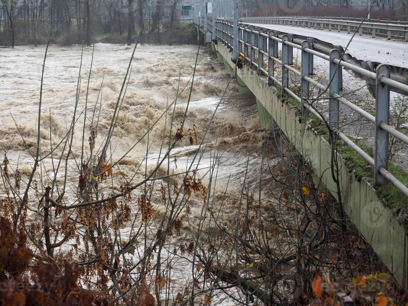 Fluss Po Überschwemmung in Turin foto