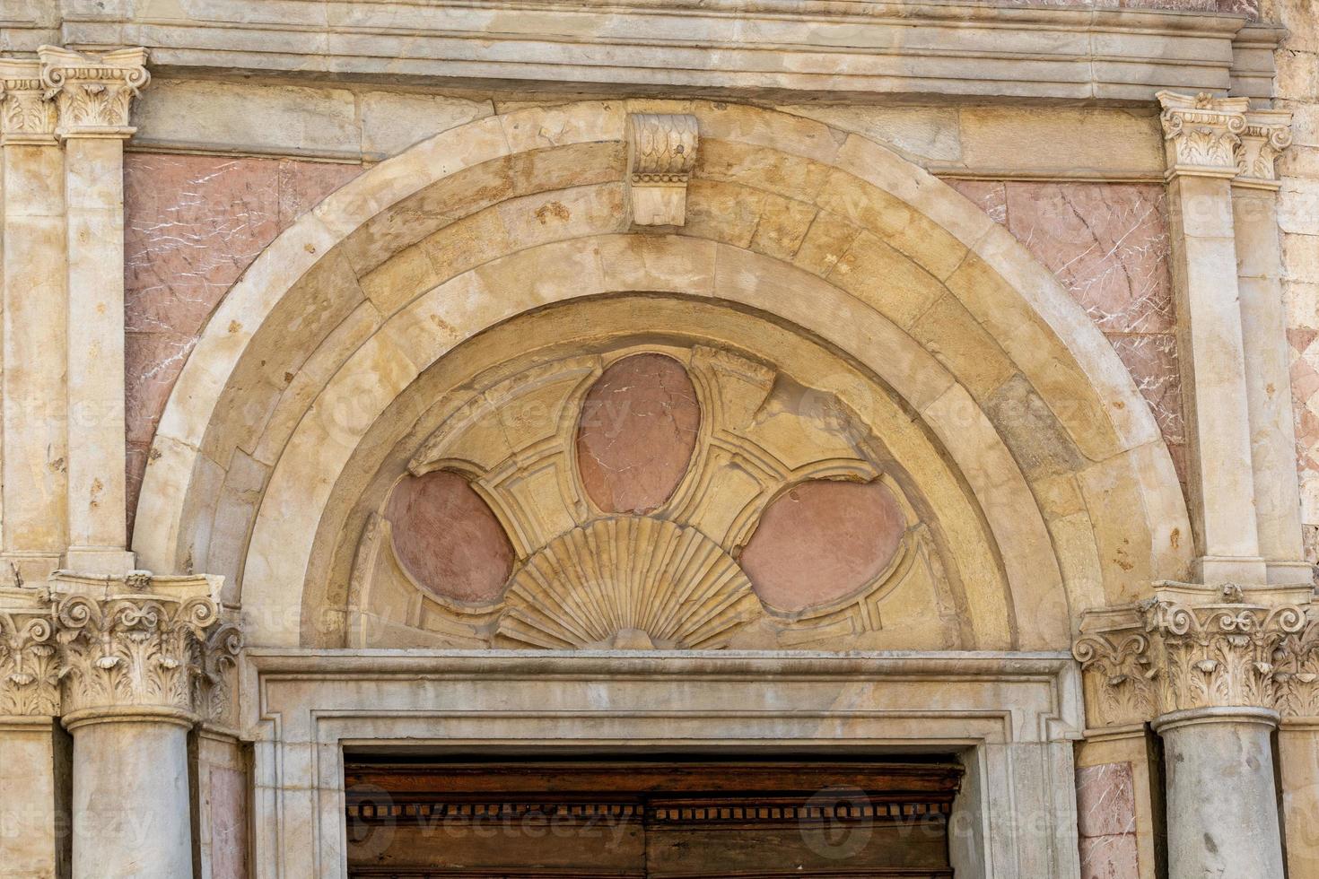 Detail einer Kirche in Spoleto foto