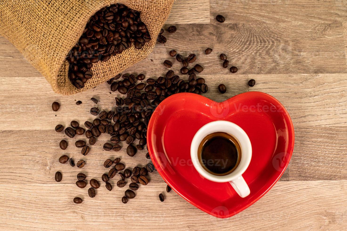 Kaffeekomposition mit Bohnen foto