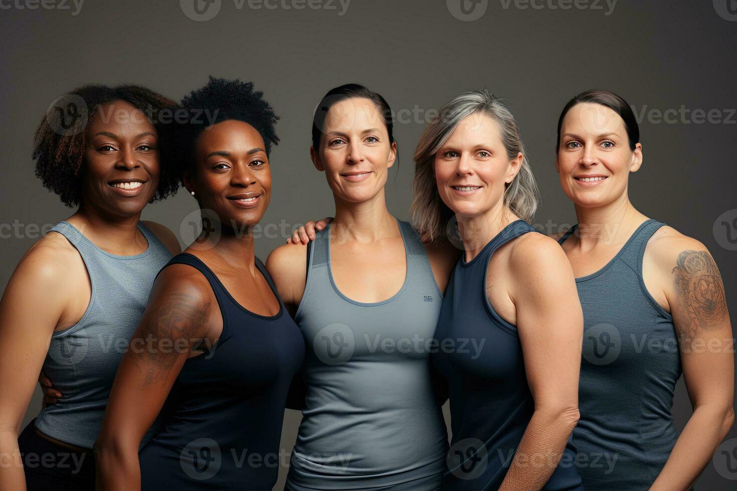 Glücklich, Porträt Frauen im Sport Kleidung posieren. multikulturell Modelle ai generativ foto