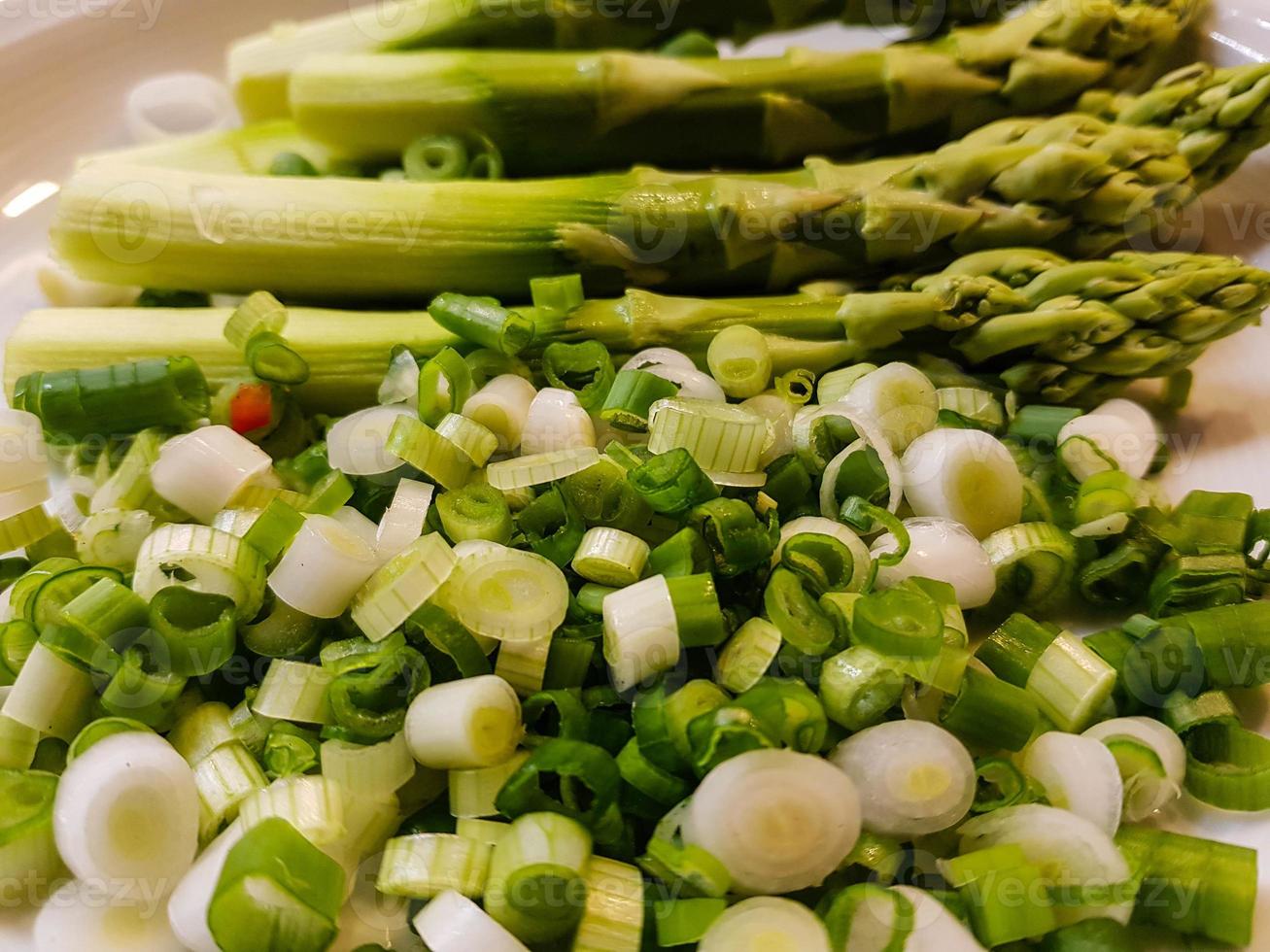 Zwiebeln und Spargel foto