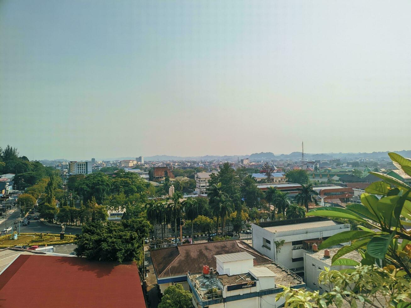 Aussicht von das Stadt von samarinda von das oben von das Gebäude foto