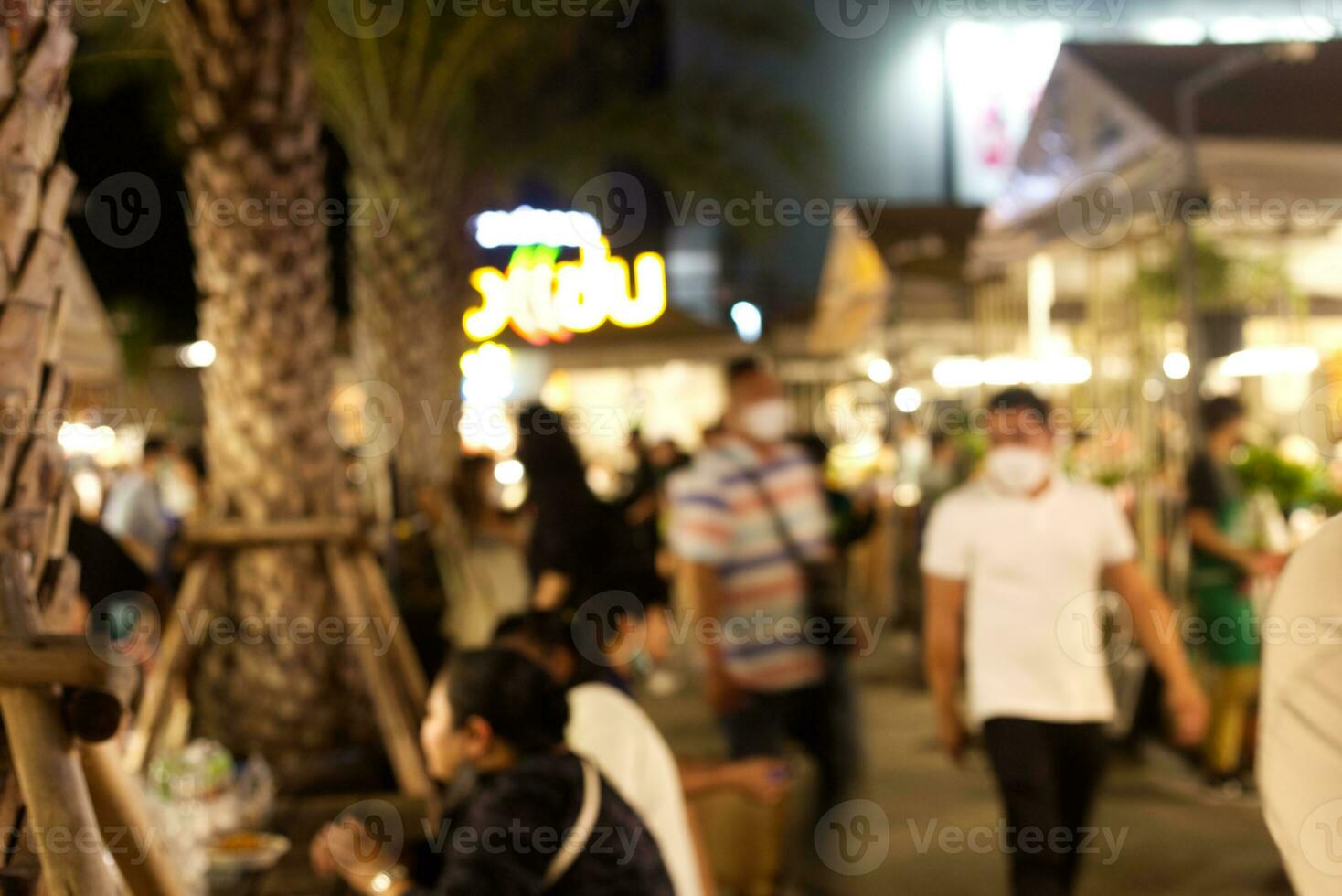 verwischen Einkaufen im das Nacht Markt Land Stadt foto