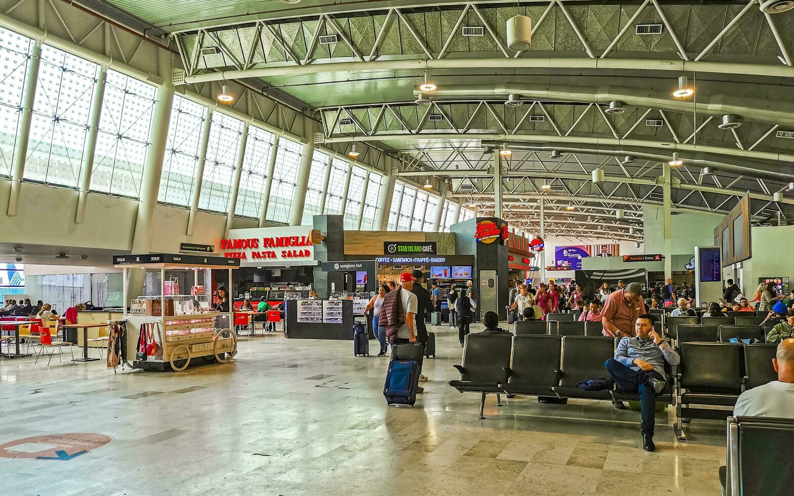 Guadalajara Jalisco Mexiko 2023 Guadalajara International Flughafen Flugzeug Runway Innen- Gebäude und Tor Mexiko. foto