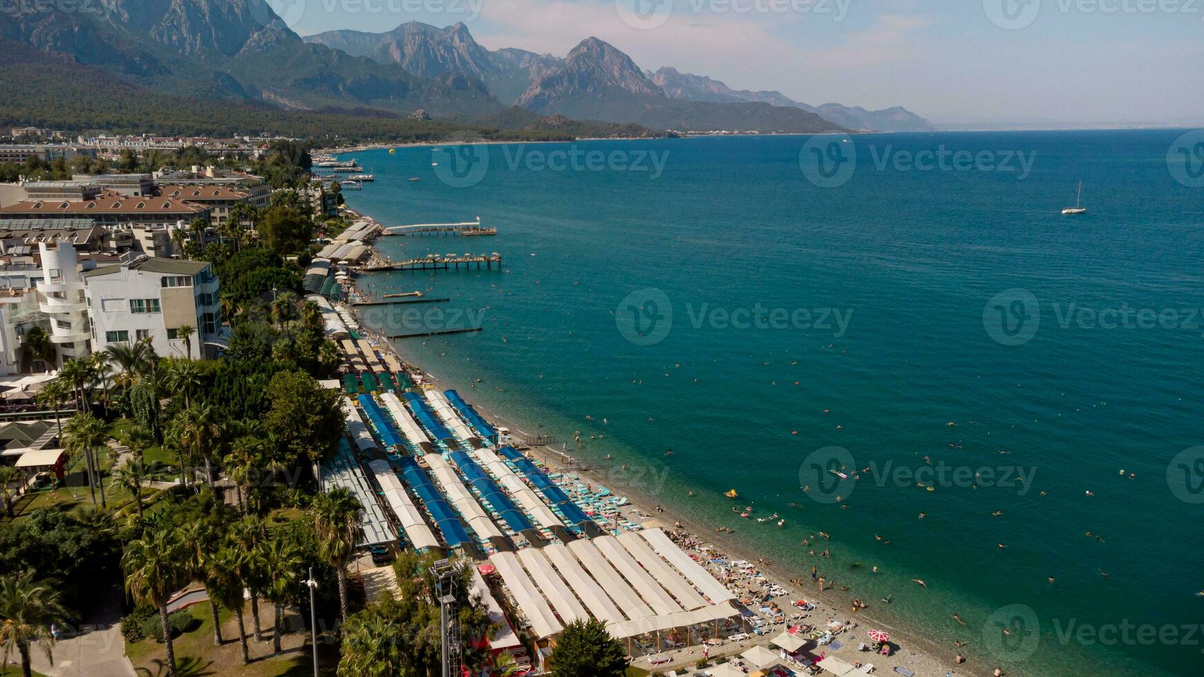 Antenne Aussicht von von Küsten Bereich von Kemer, Türkisch Strand Resort Stadt foto