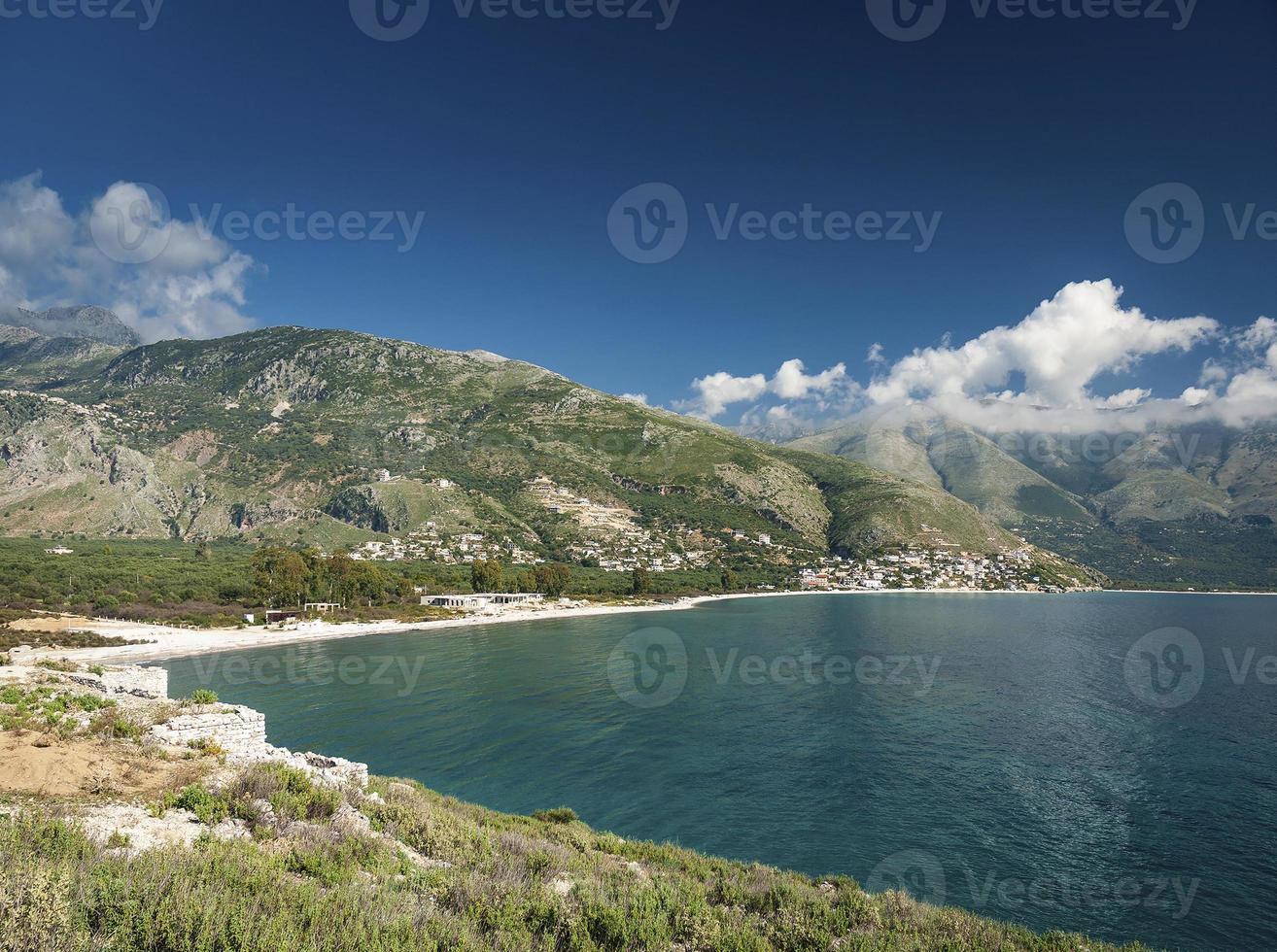 Ionische Mittelmeerküste Strandlandschaft Südalbaniens nördlich von Sarande auf dem Weg nach Vlore foto