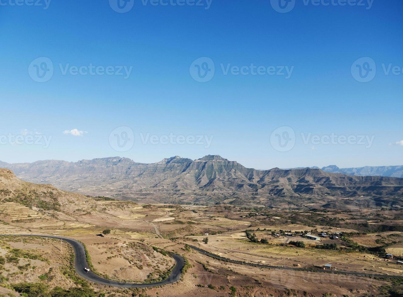 ostafrikanische berglandschaft in der nähe von lalibela äthiopien foto