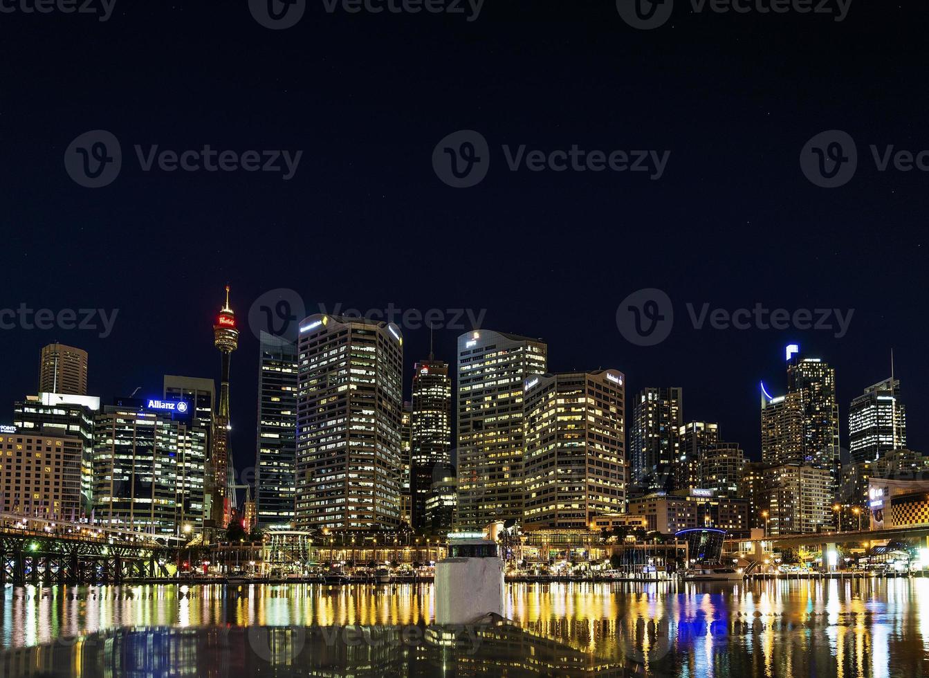 Darling Harbour moderne Skyline in Zentral-Sydney Australien bei Nacht foto