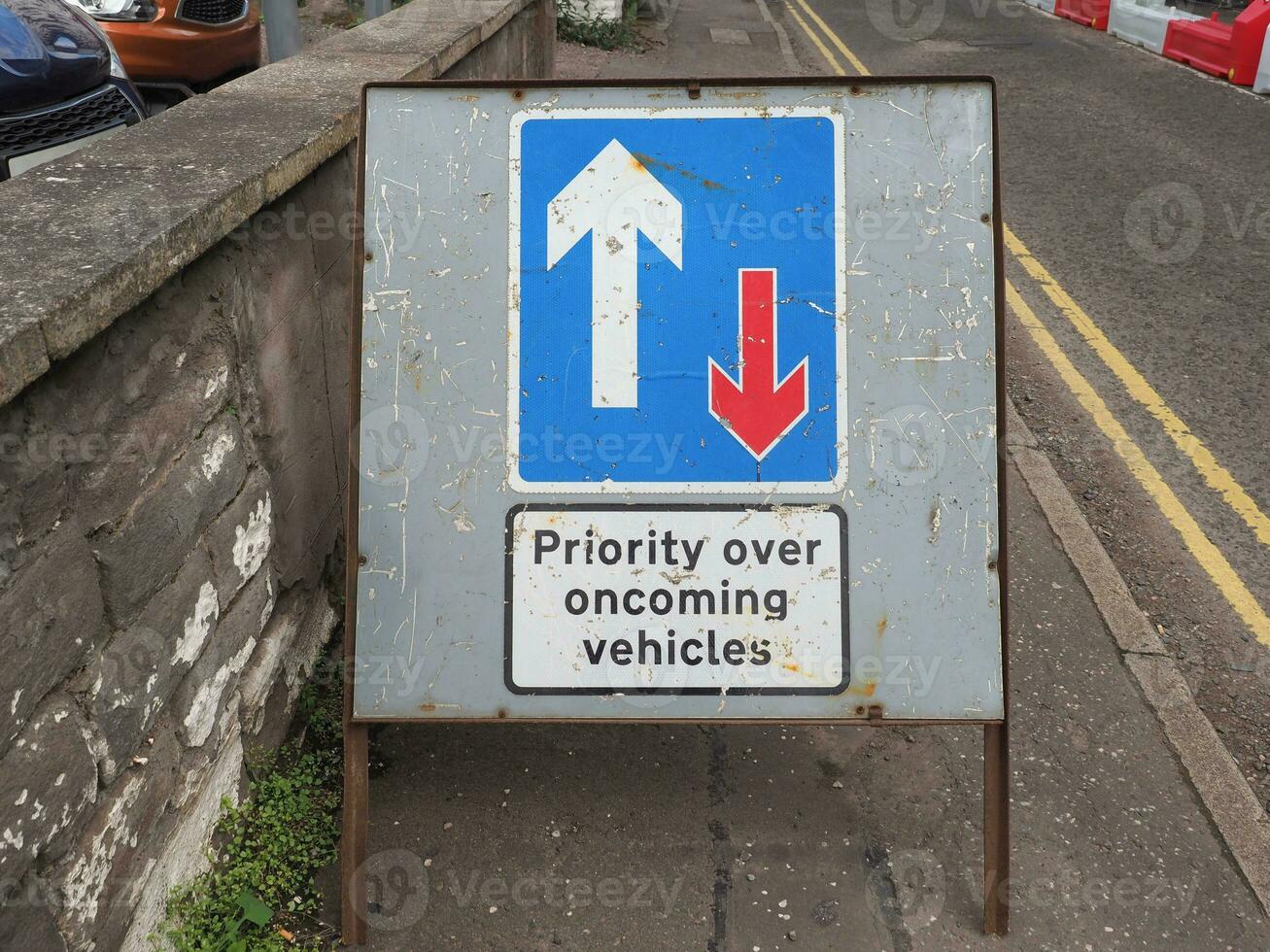 Zwei-Wege-Verkehrszeichen foto