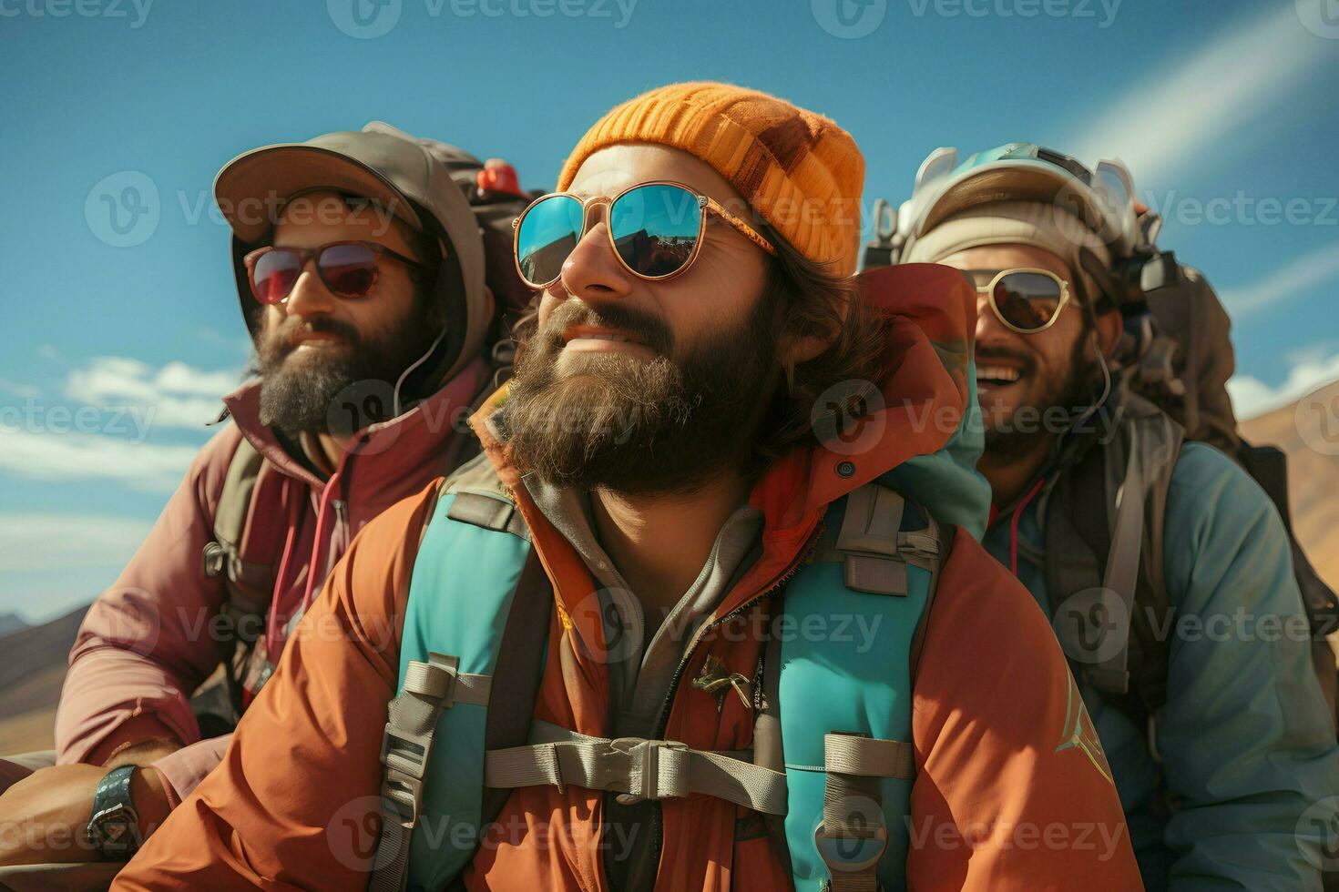 Gruppe von Männer tragen bunt Jacke und Tasche beim Berg ai generativ foto