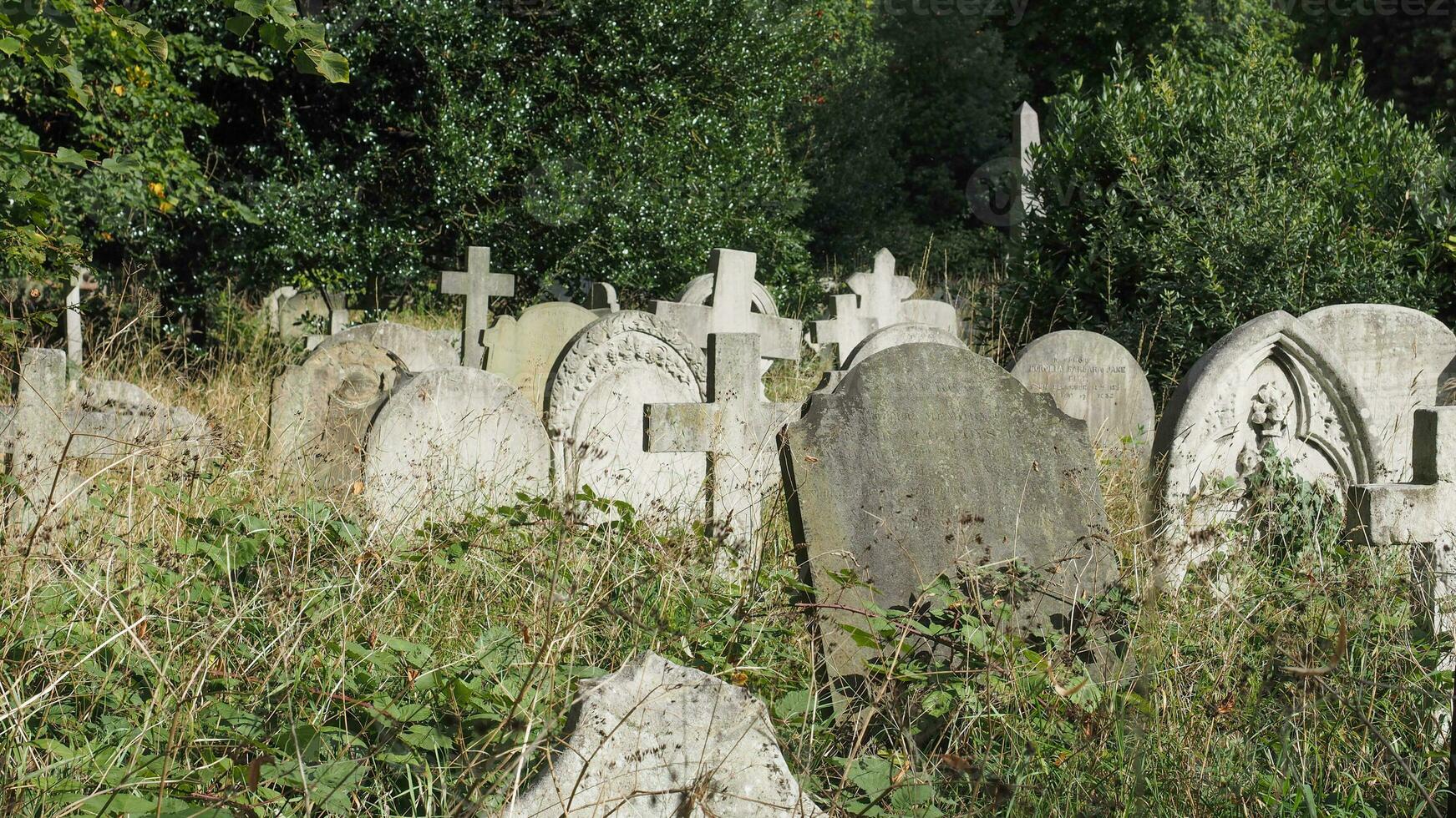 Gräber und Kreuze beim gotisch Friedhof foto