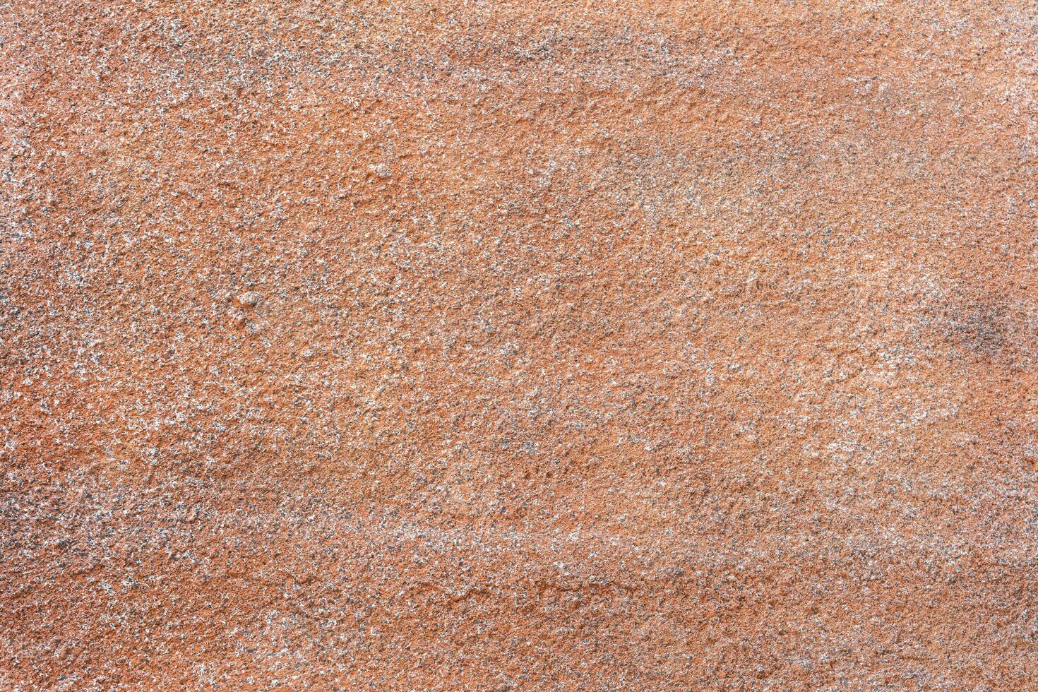 Polyurethan Schaum ist gesprüht Startseite das Mauer zum Hintergrund und Hintergrund mögen Zement Textur und gemalt im Orange Rau Stil beim draussen Feld. foto