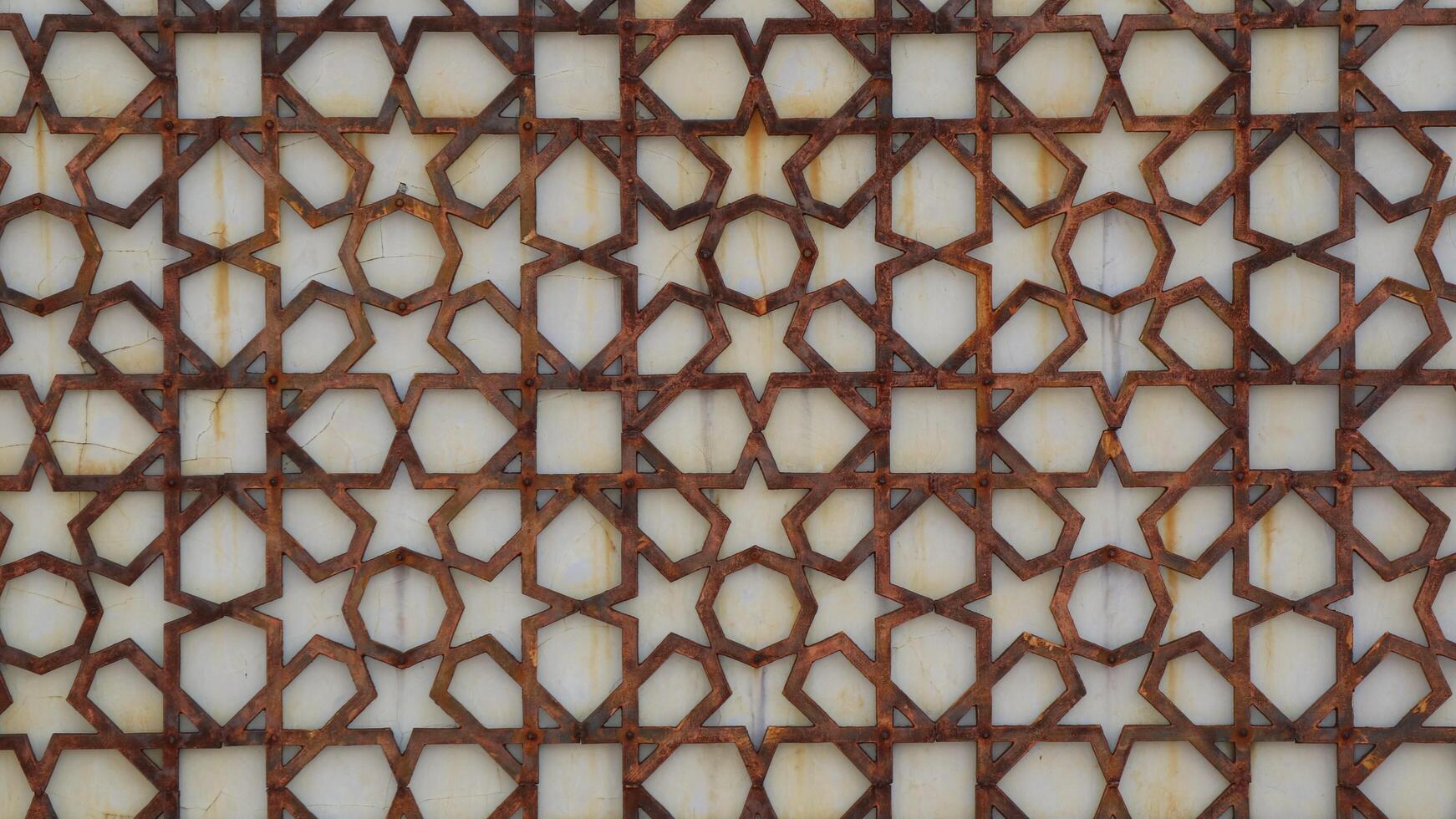 Islamische Ornamente aus Eisen, die rostig sind foto