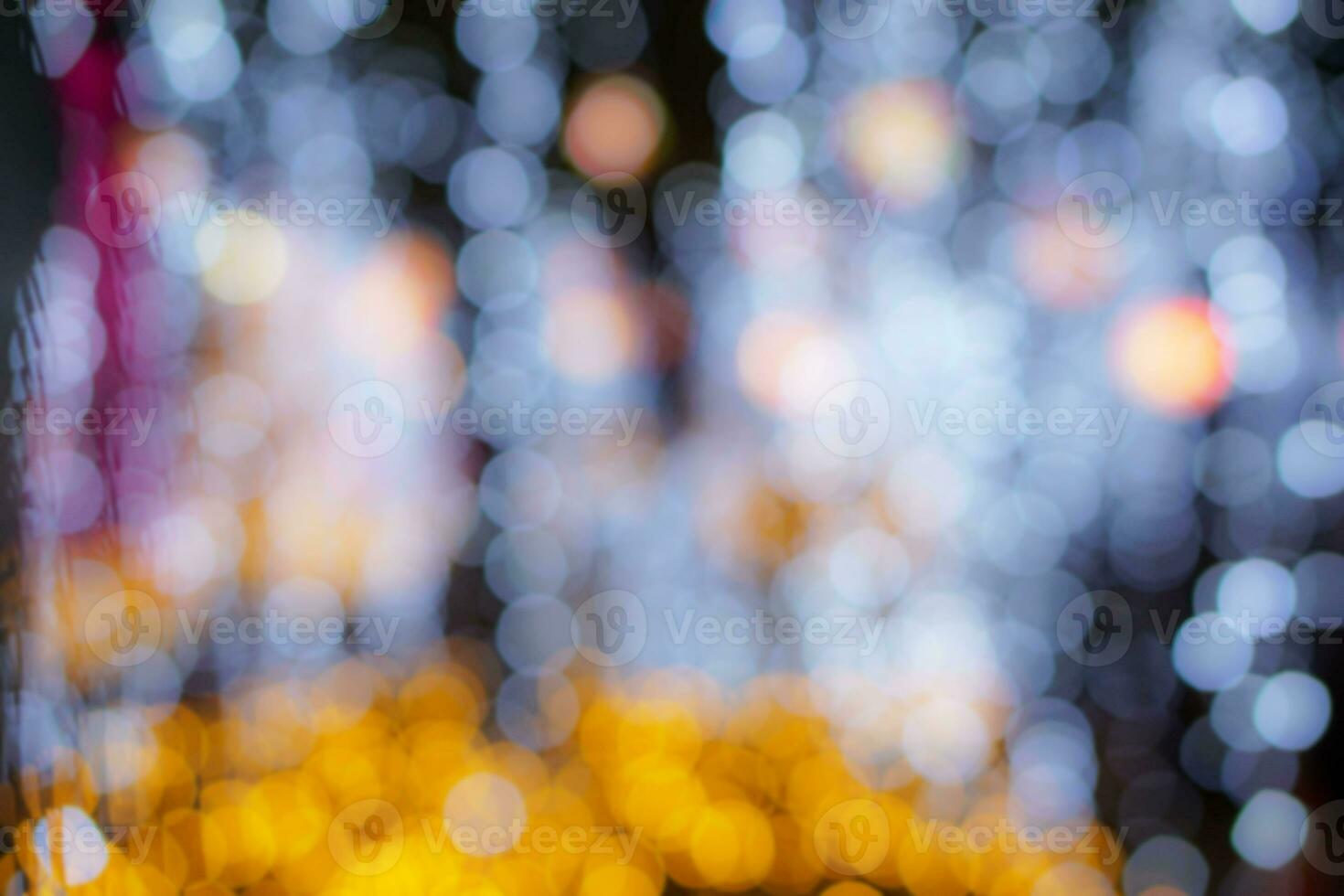 verschwommen und Bokeh von Weihnachten Urlaub Beleuchtung Muster Hintergrund foto