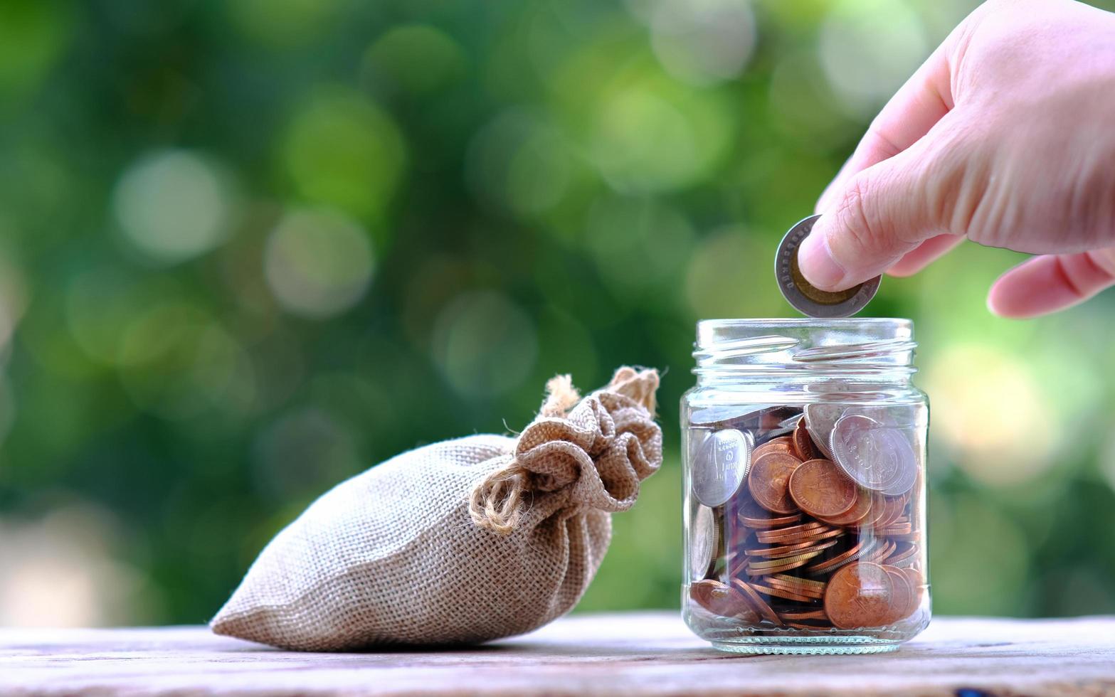 Geld sparen und Geschäftswachstumskonzept foto