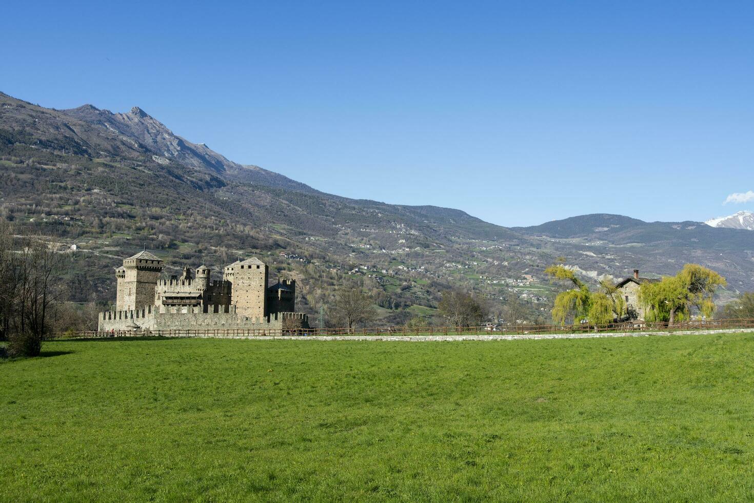 Panorama- Aussicht von Fenis Schloss aosta Senke Italien foto