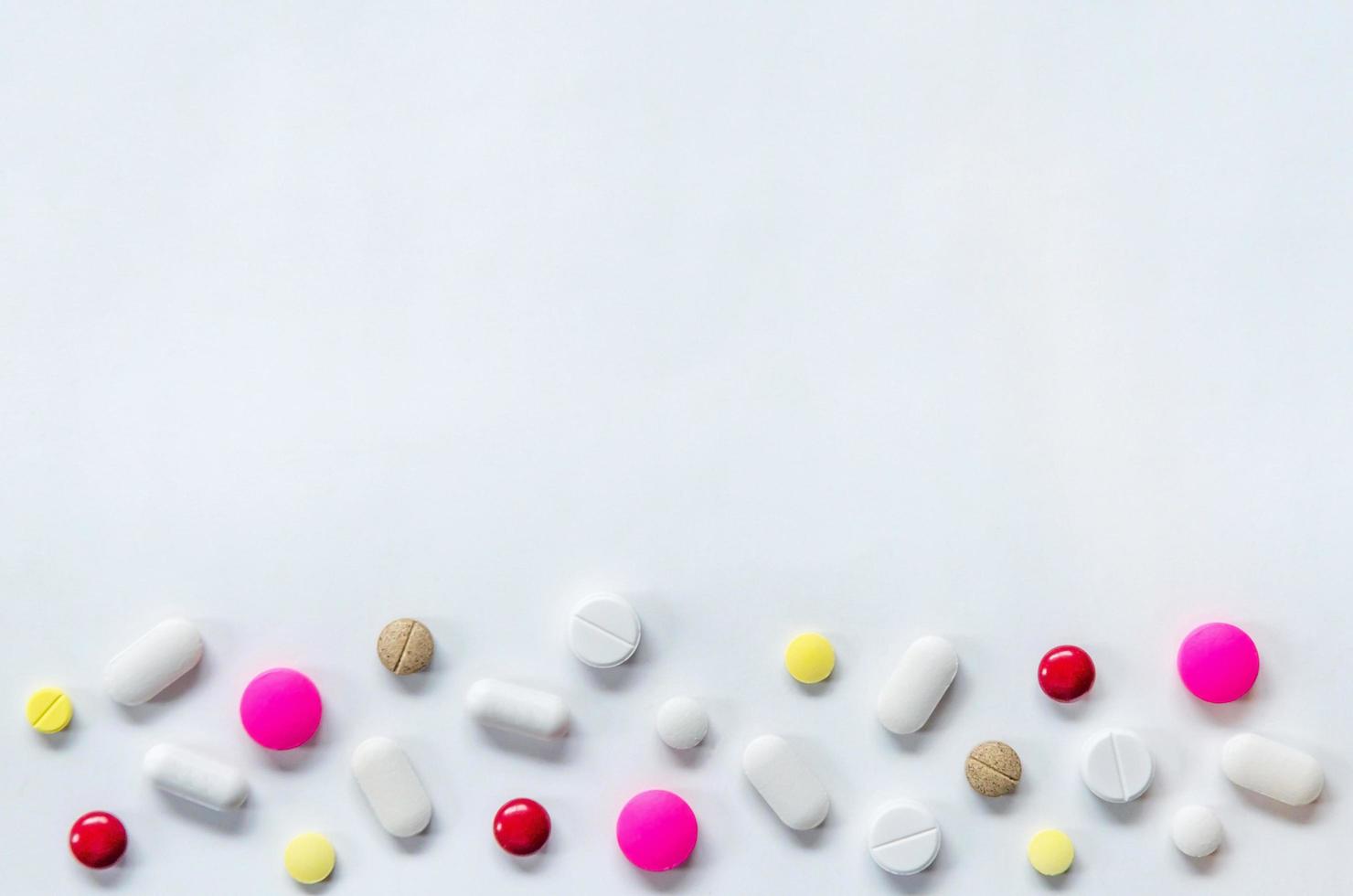 Nahaufnahme von Pillen und Medikamenten, Packung von Tablettenmedikamenten und Kapselpillen. foto