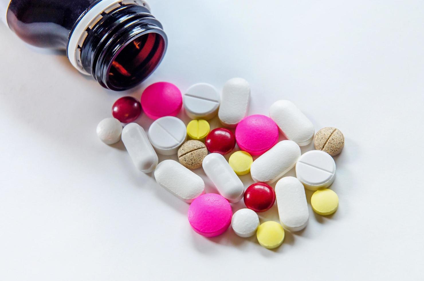 Nahaufnahme von Pillen und Medikamenten, Packung von Tablettenmedikamenten und Kapselpillen. foto