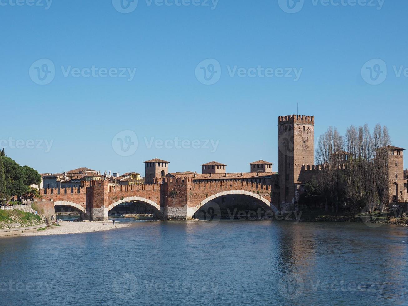 Castelvecchio-Brücke auch bekannt als Scaliger-Brücke in Verona foto