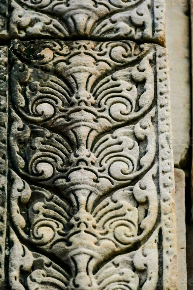 Detail von das Carving auf das Mauer von das Tempel foto