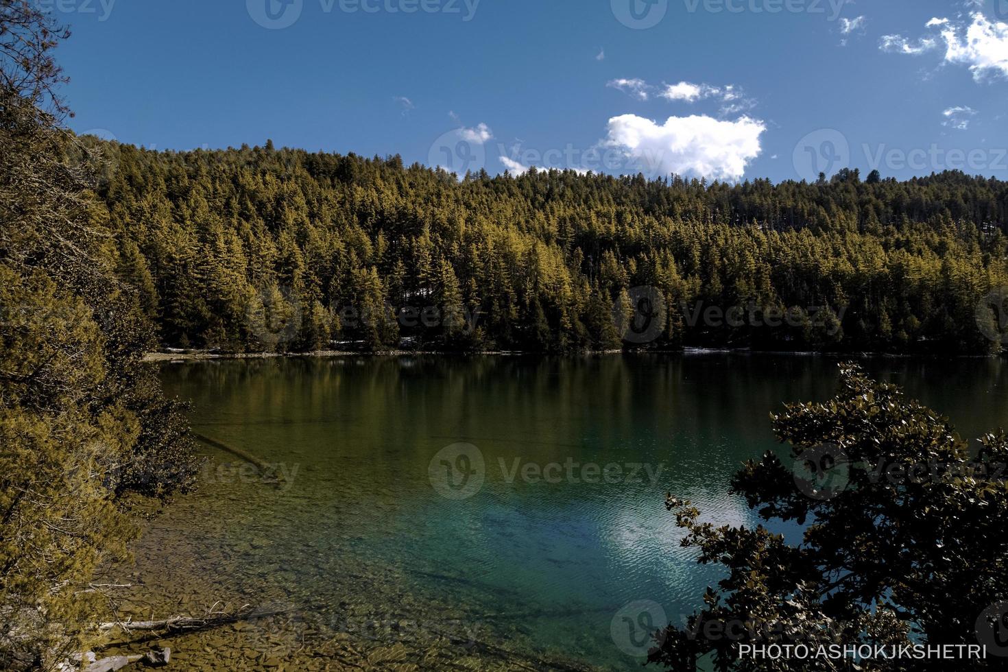 Blick auf den nepalesischen See foto