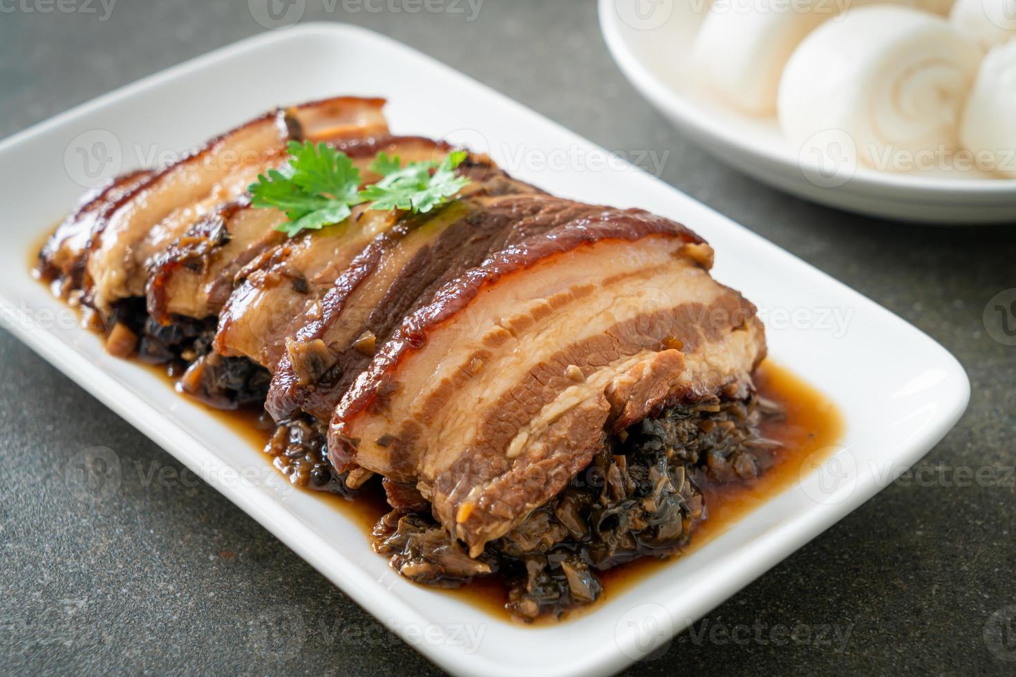 Dampfbauchschweinefleisch oder Mei Cai Kou Rou foto