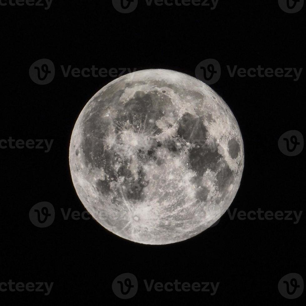 Vollmond in der Nacht, HDR-Teleskopbild foto