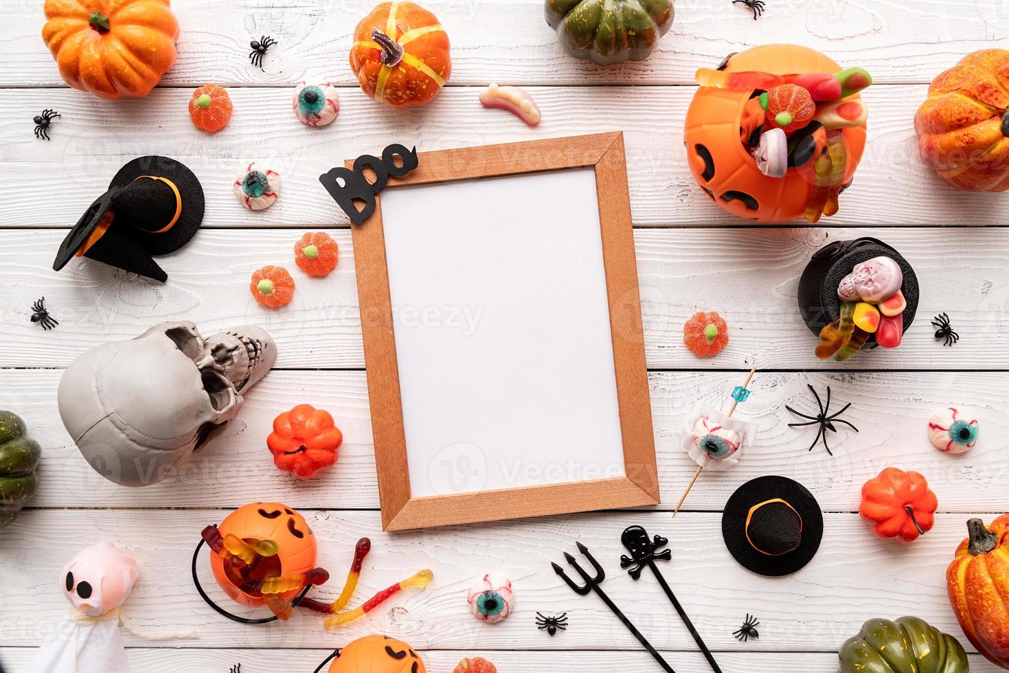 Halloween-Rahmen-Mock-up-Vorlage mit Candy Flat Lay foto