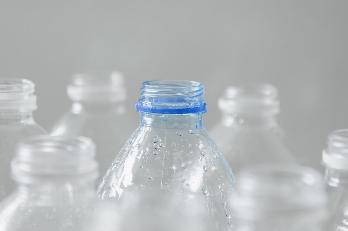 leere Flaschen zum Recycling, Kampagne zur Reduzierung von Plastik und zur Rettung der Welt. foto