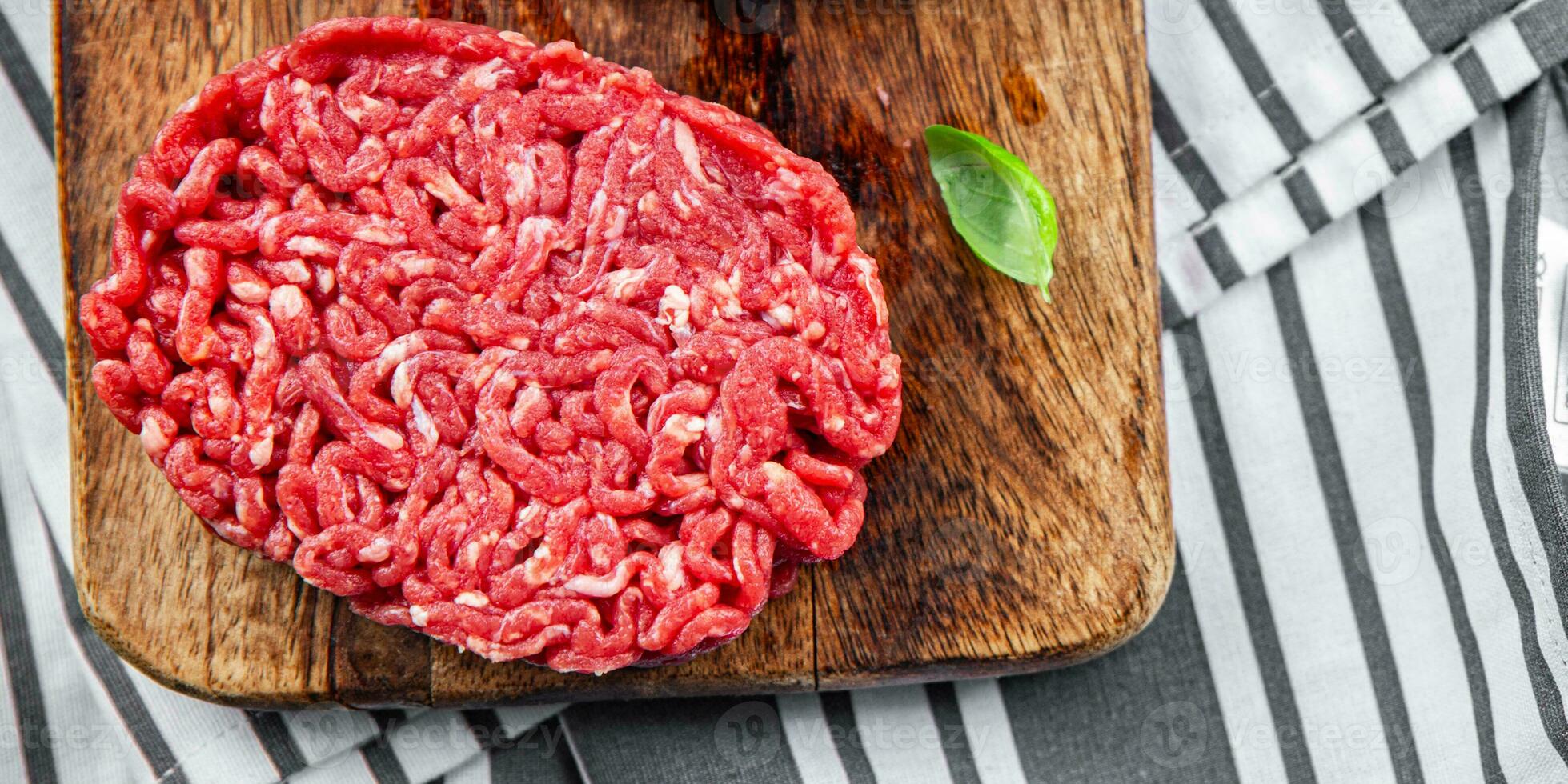 roh Schnitzel frisch Rindfleisch Fleisch Hamburger köstlich gesund Essen Kochen Vorspeise Mahlzeit Essen Snack auf das Tabelle Kopieren Raum foto