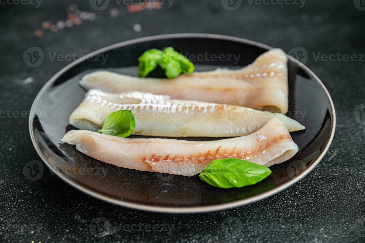 Fisch Fisch Filet Blau Merlan frisch Meeresfrüchte Essen Kochen Vorspeise Mahlzeit Essen Snack auf das Tabelle Kopieren Raum Essen Hintergrund rustikal oben Aussicht foto