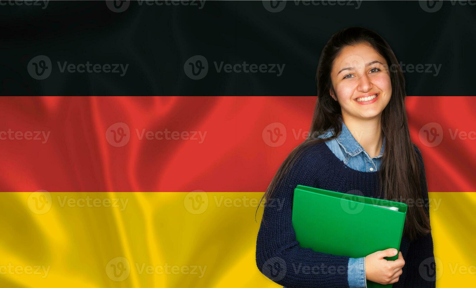 Teen Schüler lächelnd Über Deutsche Flagge foto