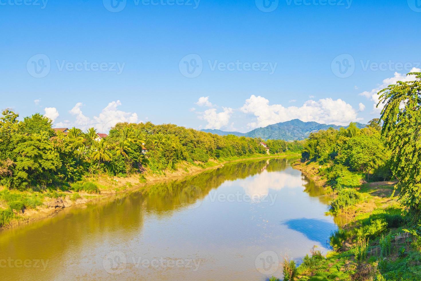 Luang Prabang Stadt in Laos Landschaftspanorama mit Mekong-Fluss. foto