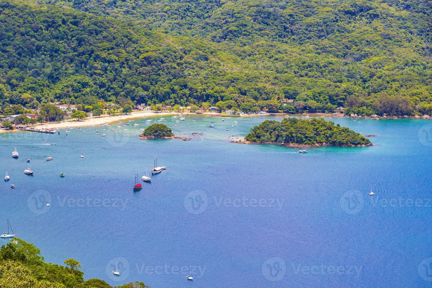 große tropische insel ilha grande abraao strandpanorama brasilien. foto