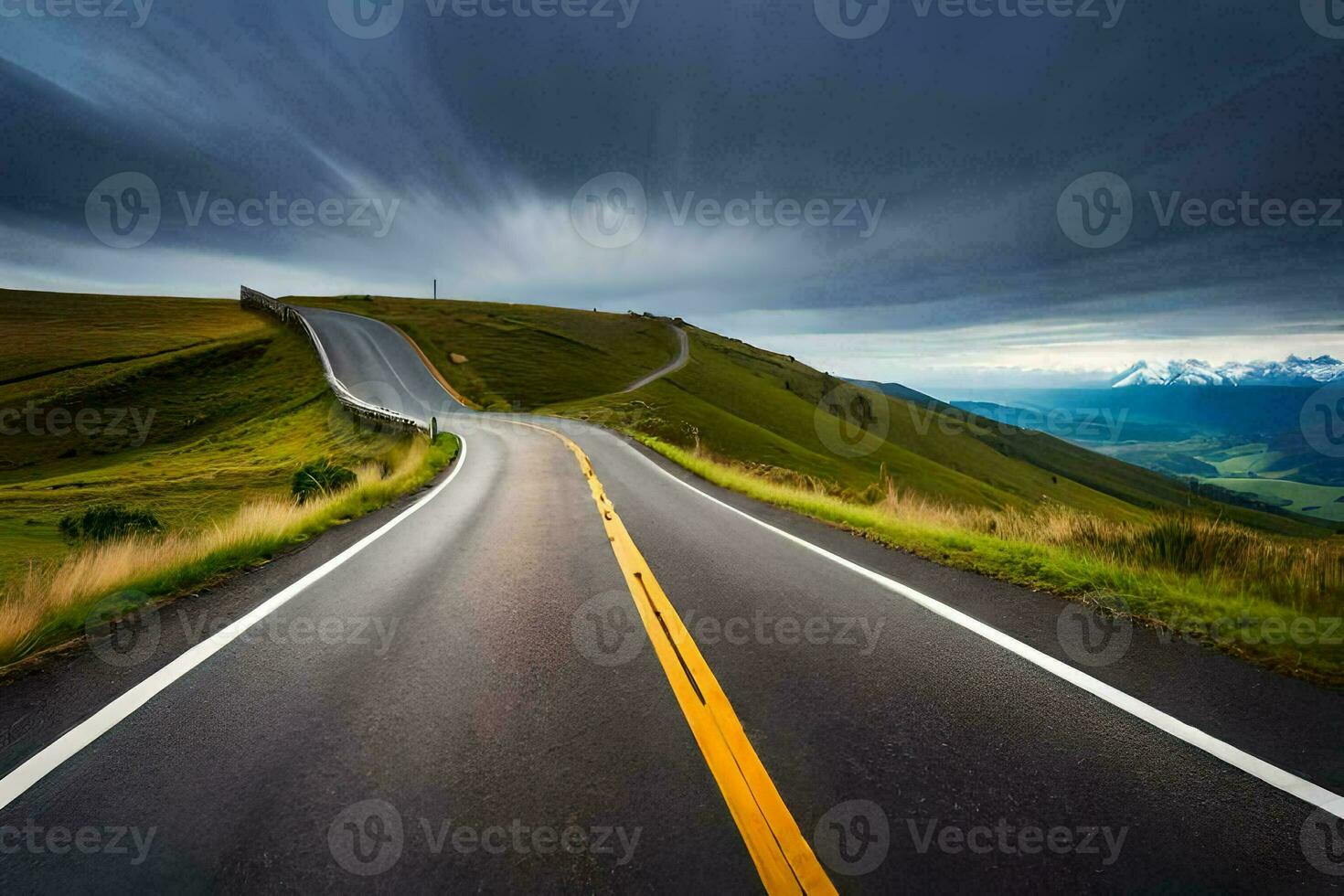 ein lange Exposition Foto von ein Straße mit ein stürmisch Himmel. KI-generiert