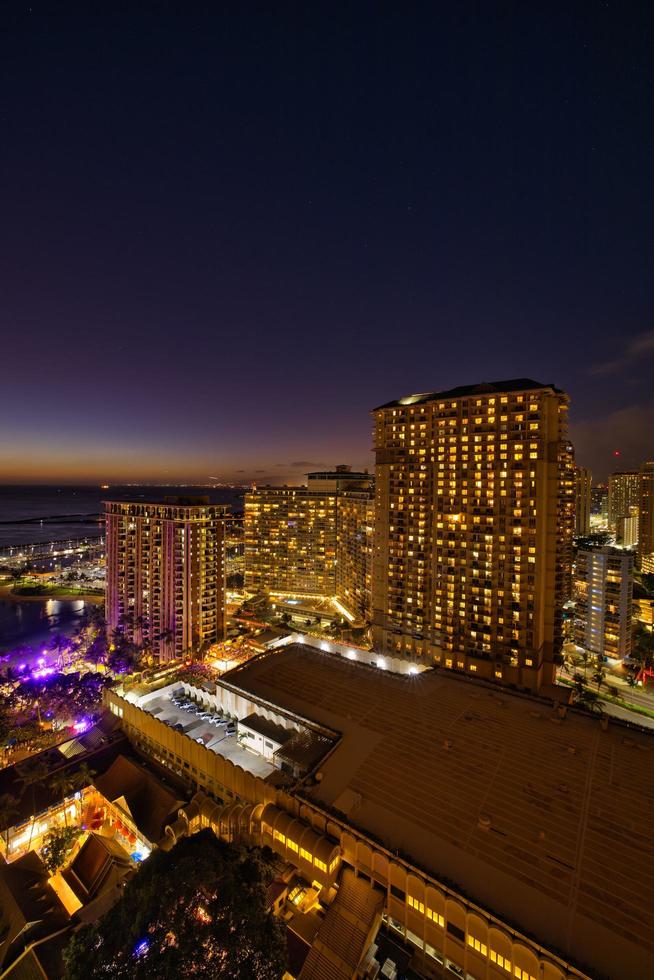 Waikiki Nachtansicht Honolulu Hawaii foto