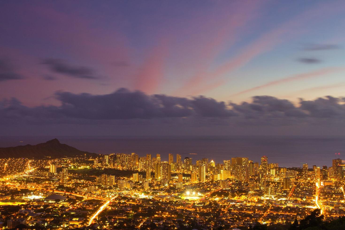 Waikiki Nachtansicht Honolulu, Hawaii foto