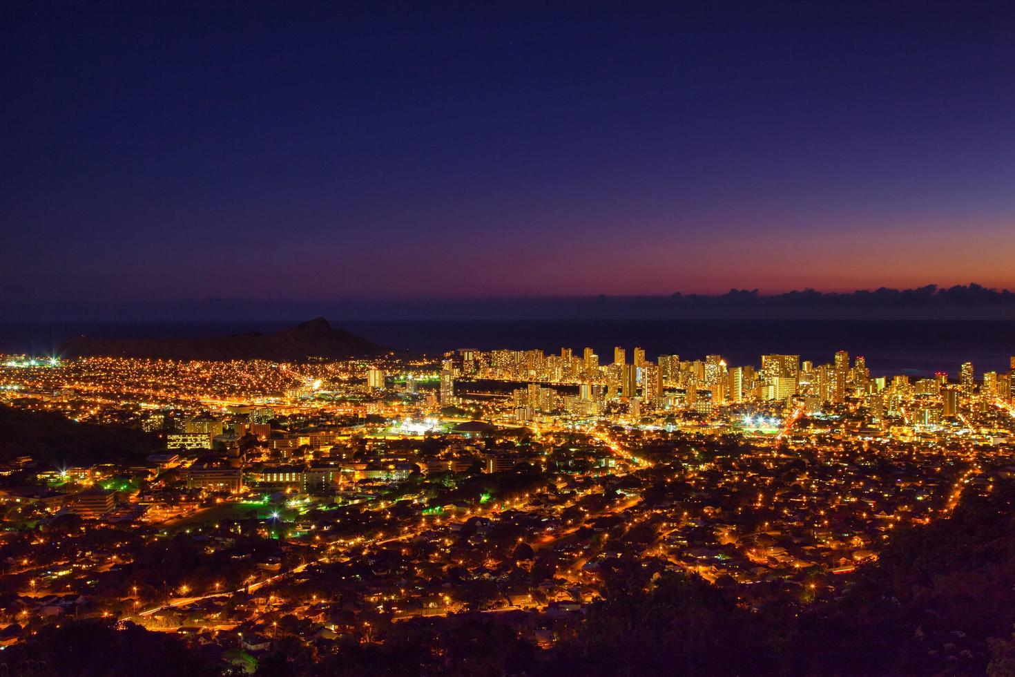 Waikiki Nachtansicht Honolulu, Hawaii foto