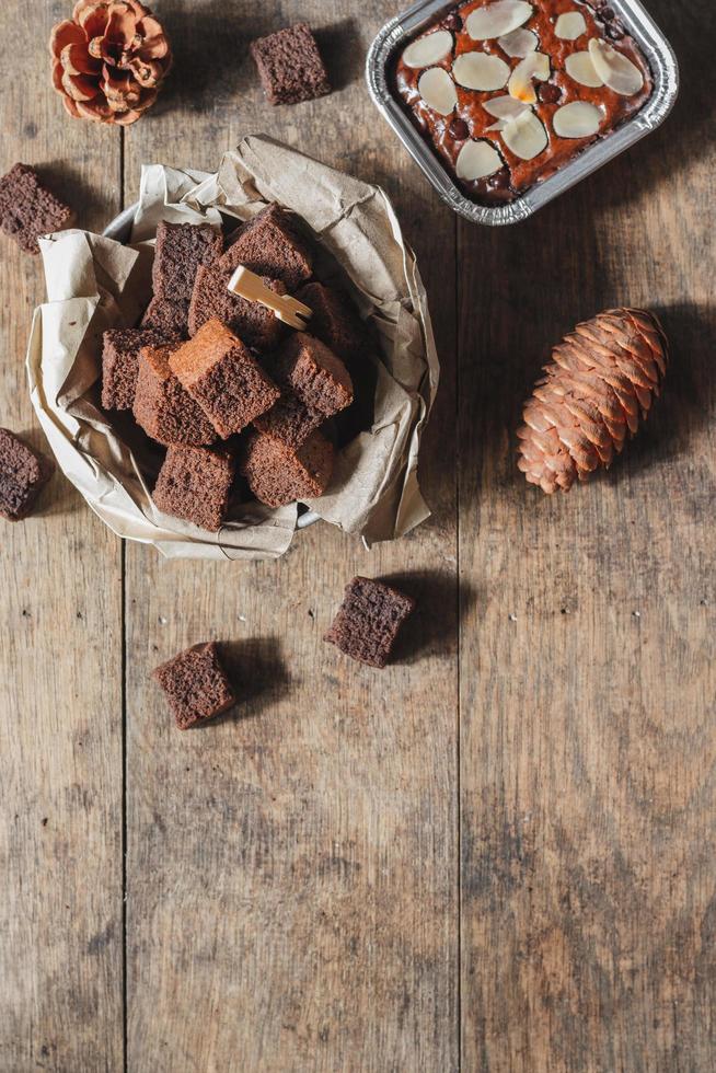 Schokoladen-Brownie-Kuchen, Dessert mit Milch foto