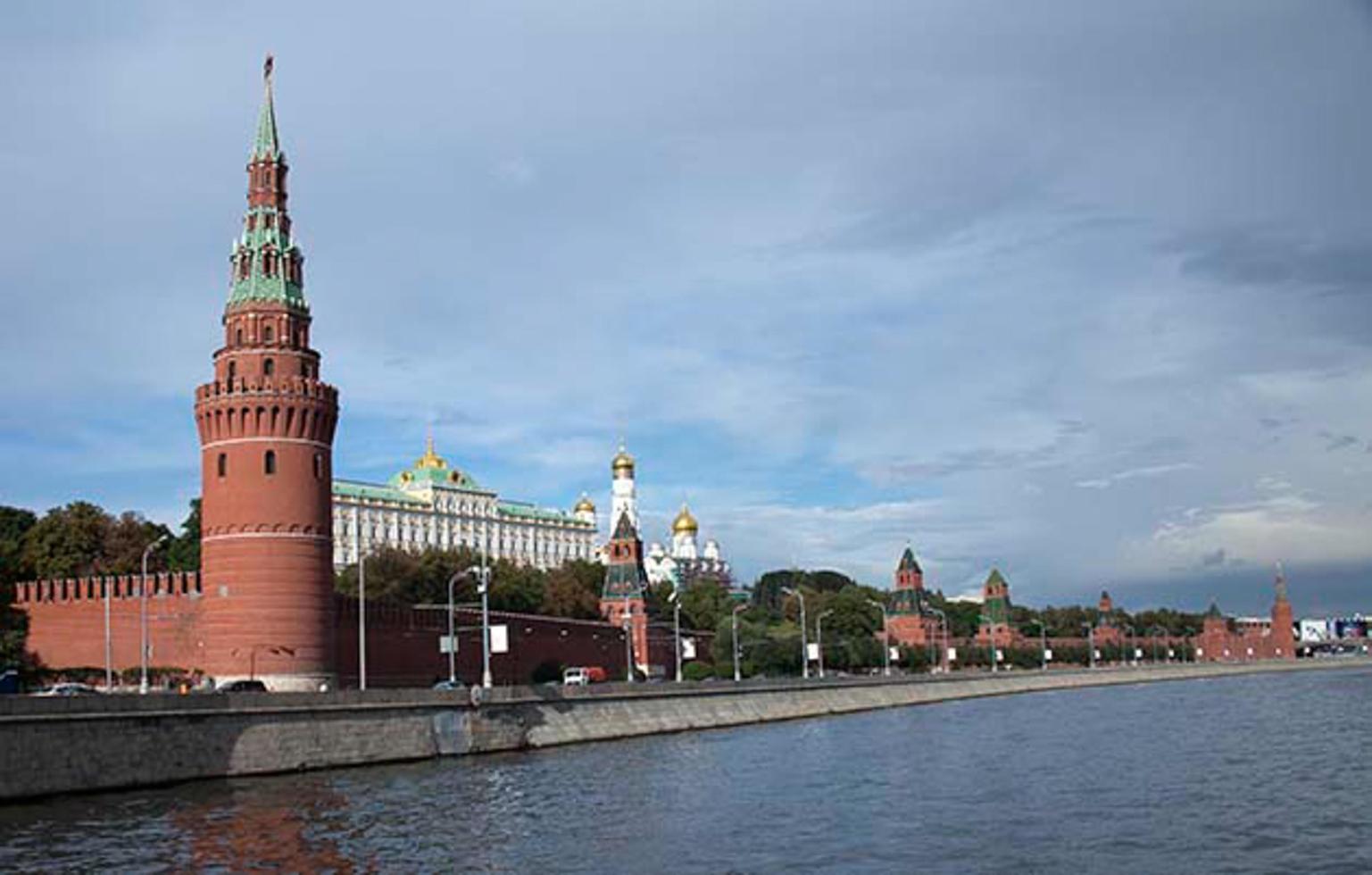 Kreml entlang des Moskauer Flusses Russland foto