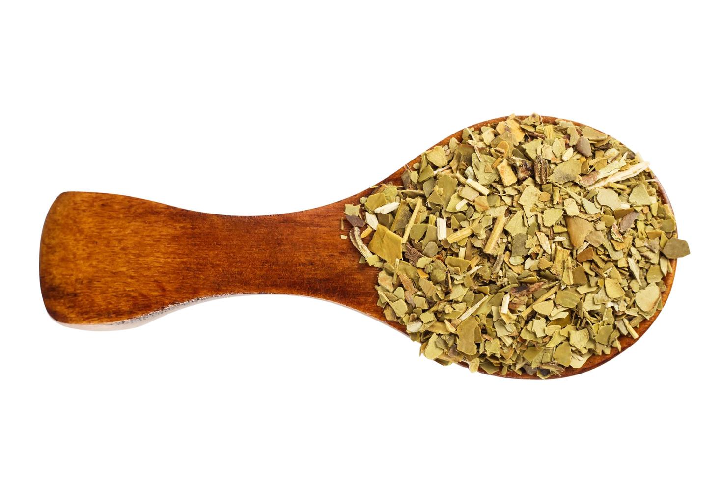 Yerba Mate in einem Holzboot nicht vor weißem Hintergrund foto