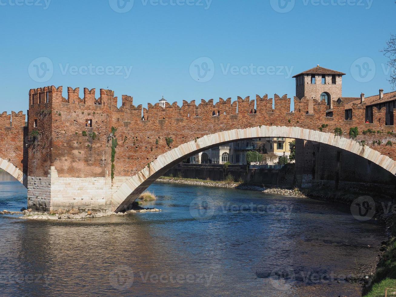 Castelvecchio-Brücke auch bekannt als Scaliger-Brücke in Verona foto