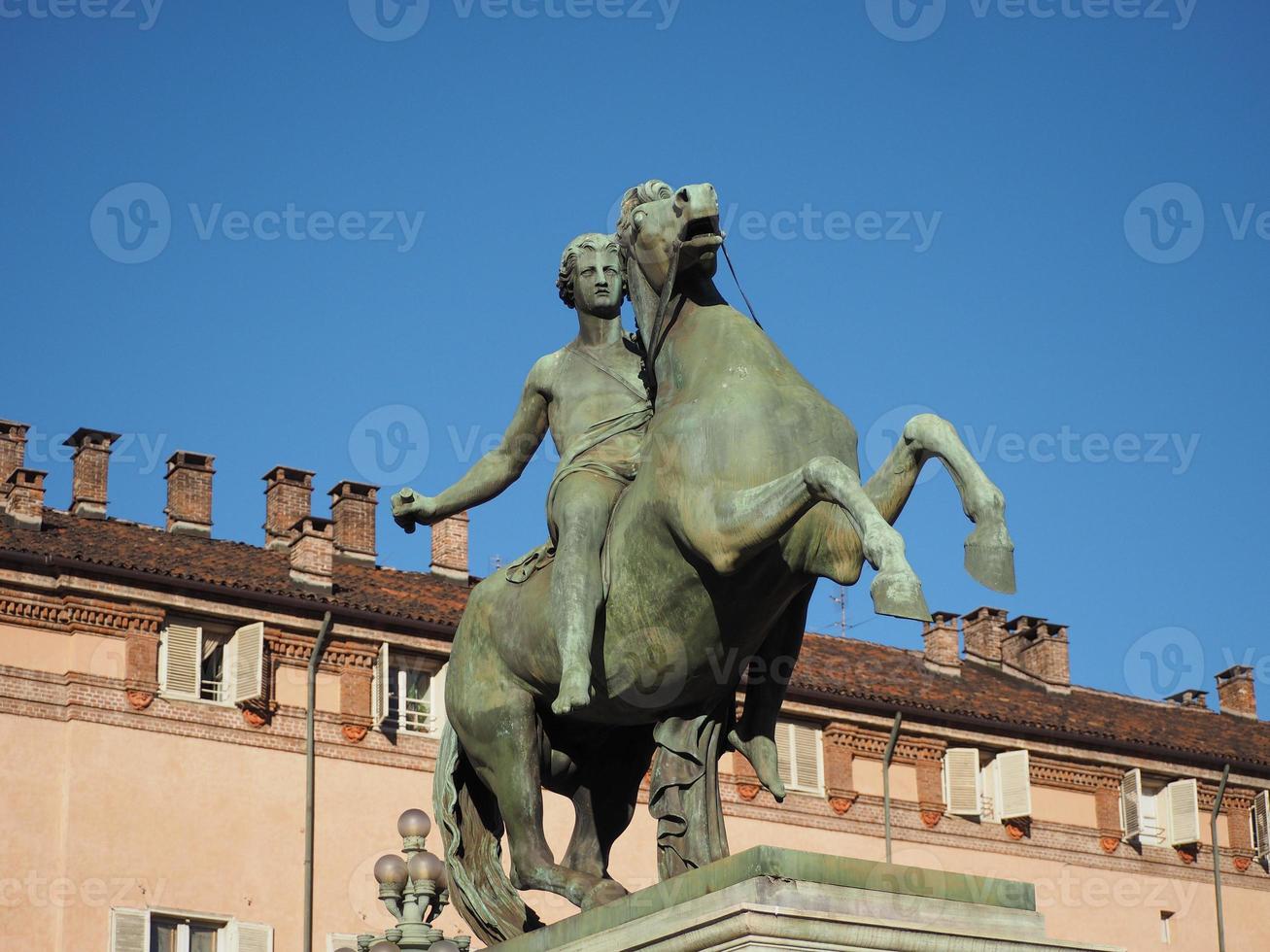 Statue vor dem Palazzo Reale, was bedeutet Königspalast in Turin, Italien foto