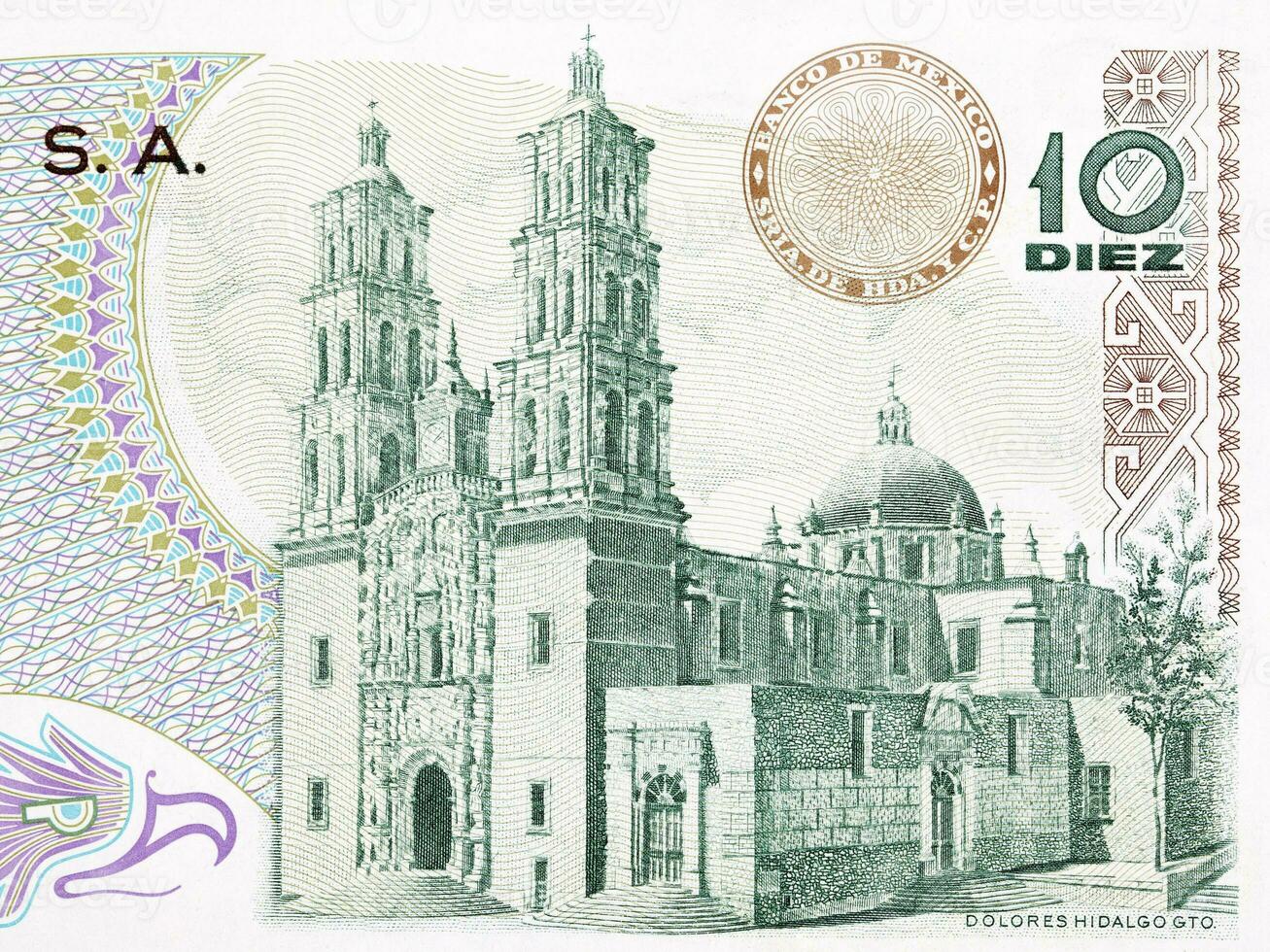Kathedrale im dolores Hidalgo von alt Mexikaner Geld foto