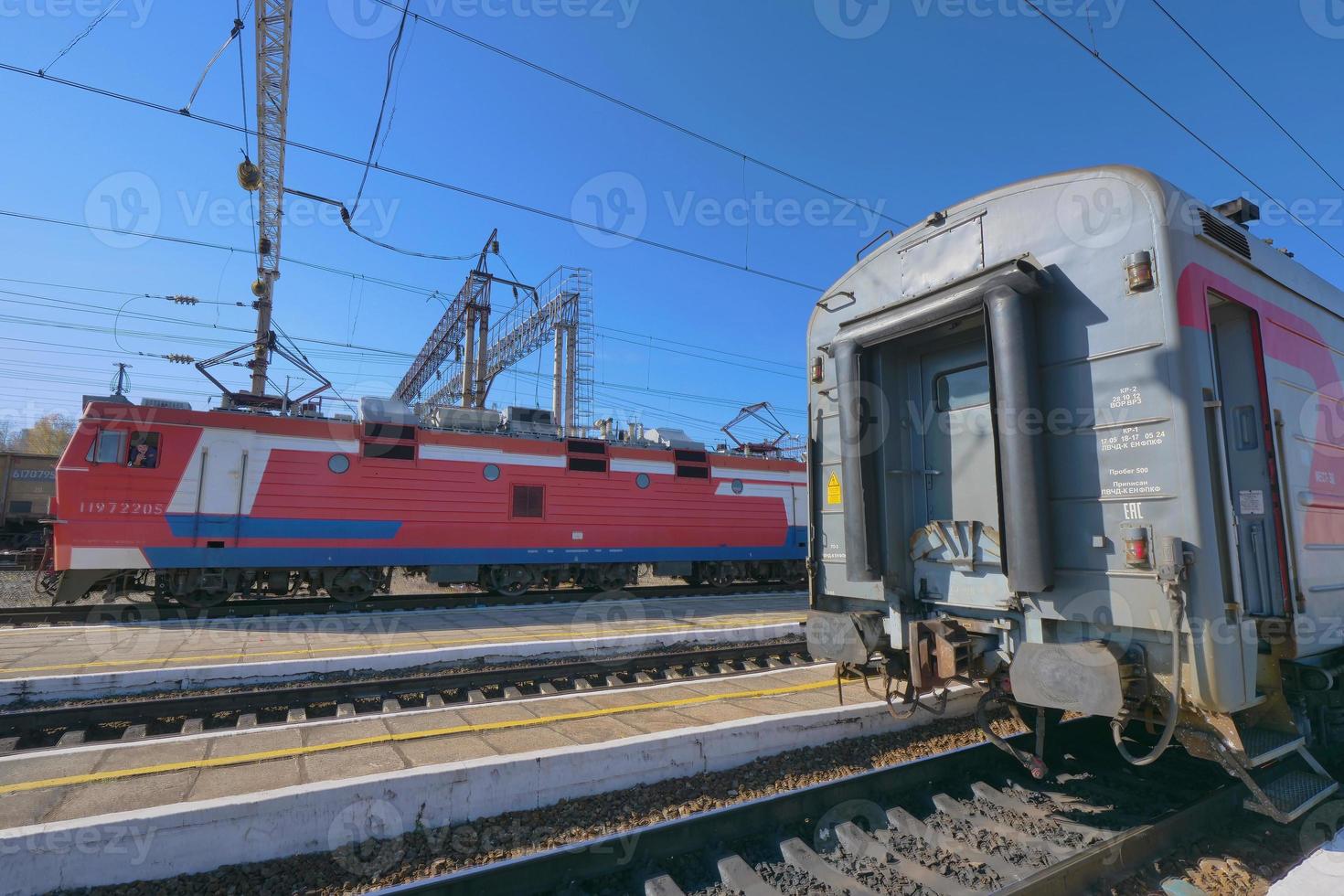 Transsibirische Bahngleise Aussicht und blauer Himmel, Russland foto