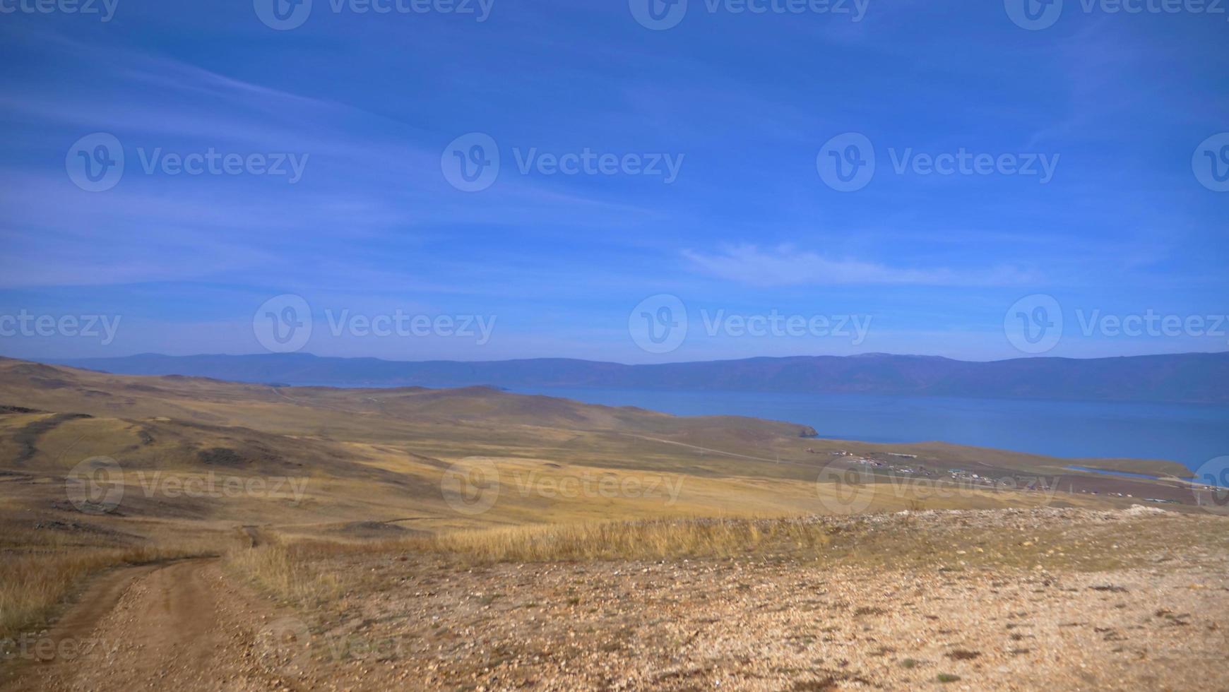 insel baikalsee olchon an einem sonnigen tag, irkutsk russland. foto