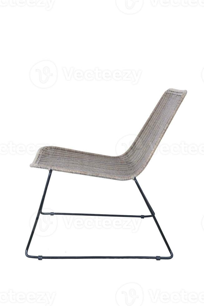 handgemacht Korbweide Stuhl gemacht von Rattan. isoliert Bild auf Weiß Hintergrund foto
